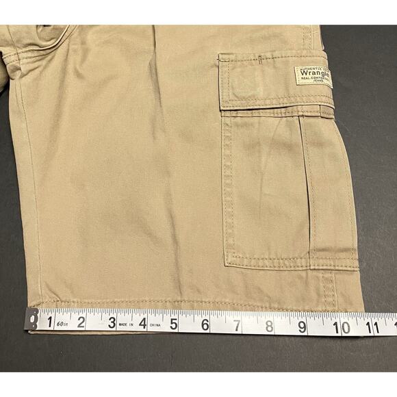 Mens Wrangler Cargo Shorts Relaxed Fit Knee Length Khaki Size 32 Reg 9.5 Inseam - Picture 11 of 11